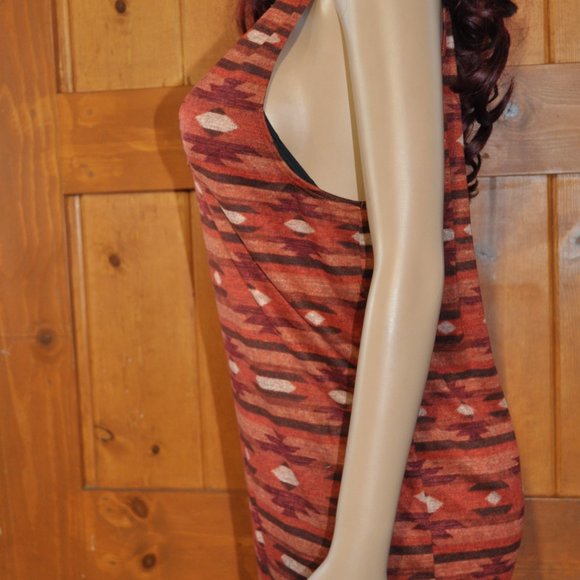 Women's Casual Geometric design multi colored V Neck tank top - Picture 4 of 5